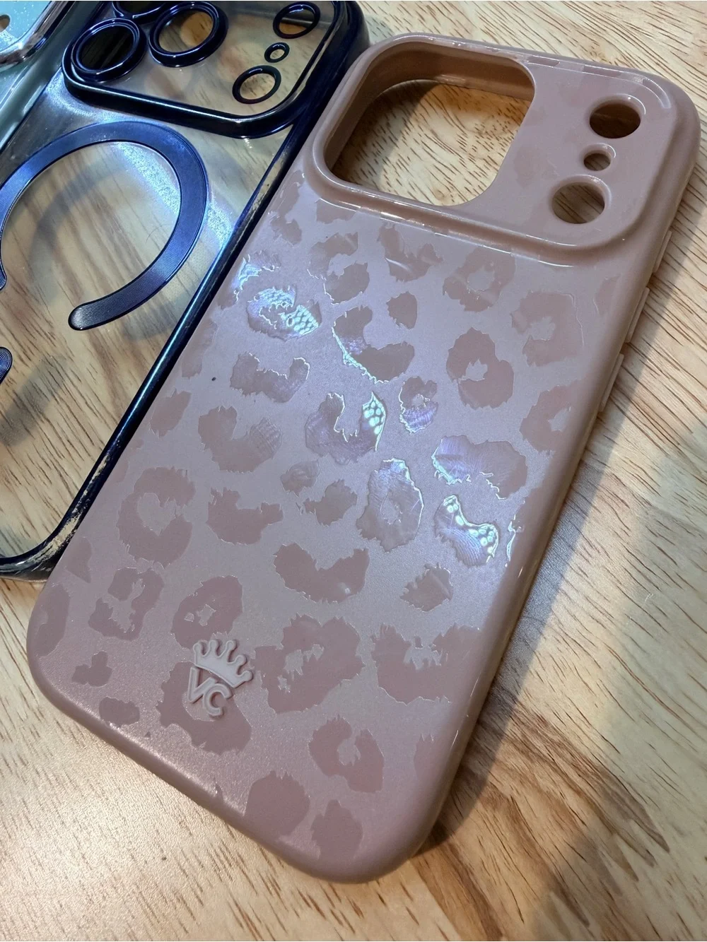 Velvet Caviar iphone 17